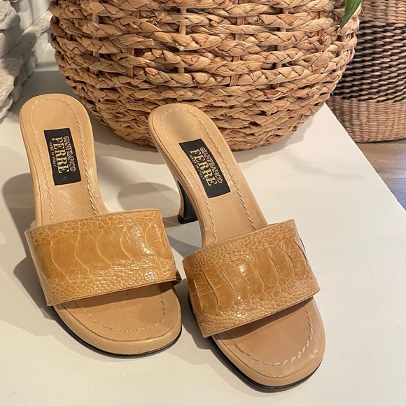 Gianfranco Ferre Shoes - Gianfranco FERRE beige exotic skin open top low heel sandals size 6.5